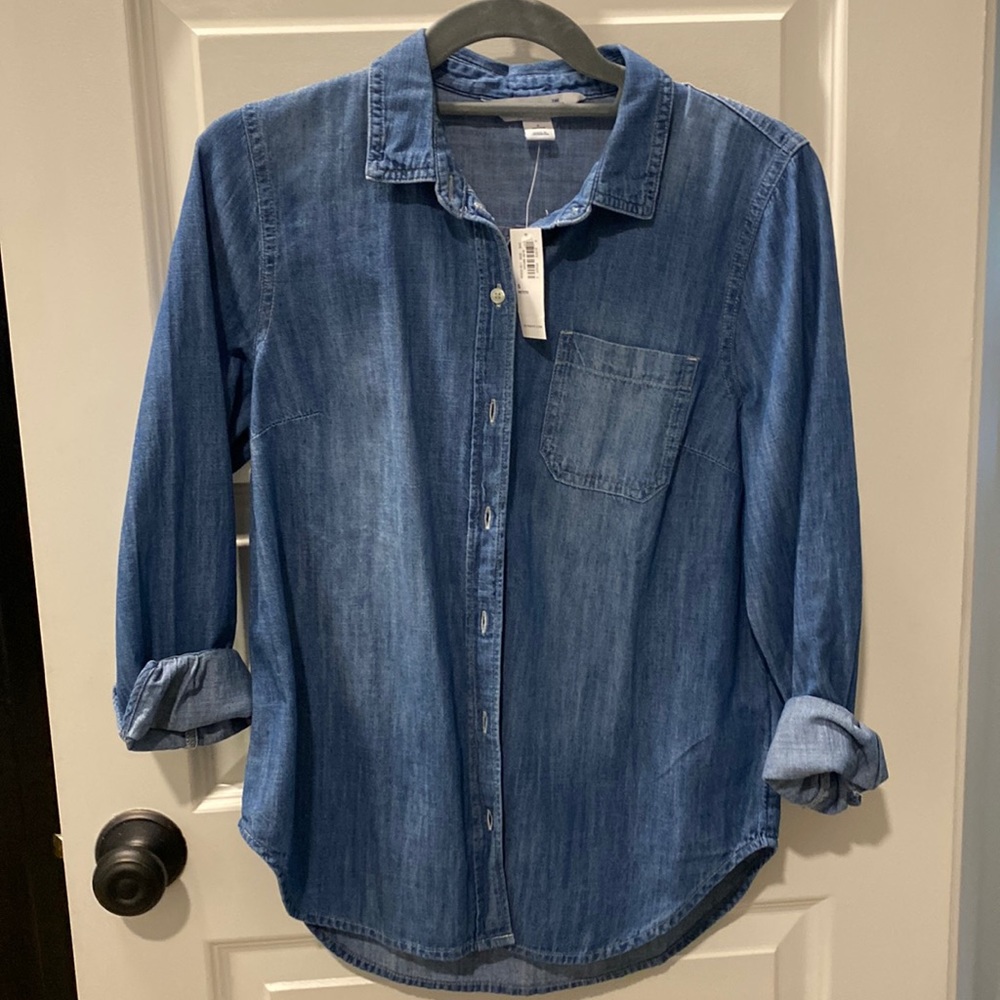 Old Navy chambray classic shirt , size SP